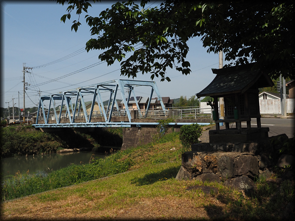 横田橋のたもとの水天宮