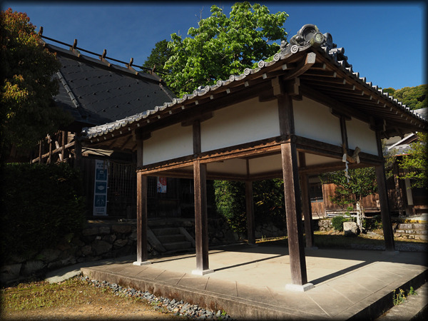 日吉神社 拝殿と本殿