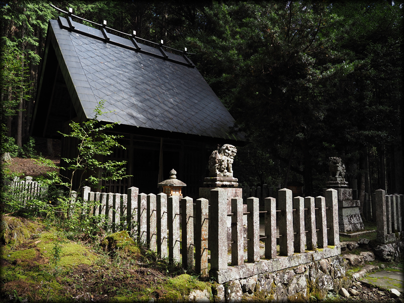 園部町黒田の熊野神社