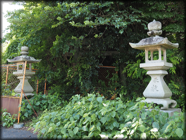 主夜神社の石灯籠