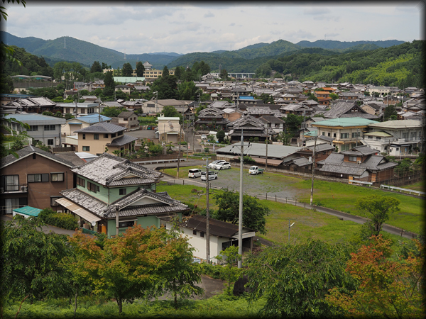 加茂山公園から城南町の集落を見下ろす